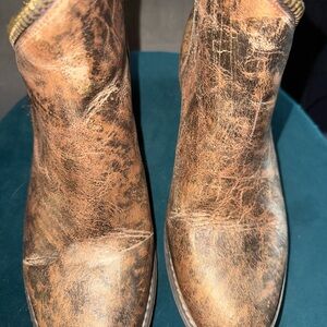 Circle G Distressed Brown Ankle Booties